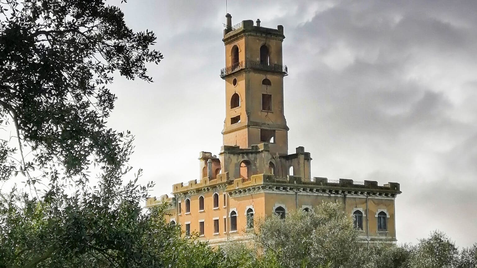 O Palácio do Rei do Lixo – um dos maiores mistérios da Margem Sul