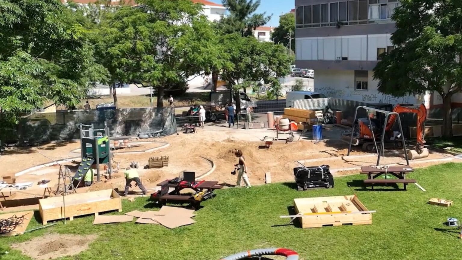 Requalificação do Parque Infantil dos Pioneiros: Novos equipamentos para a diversão das crianças