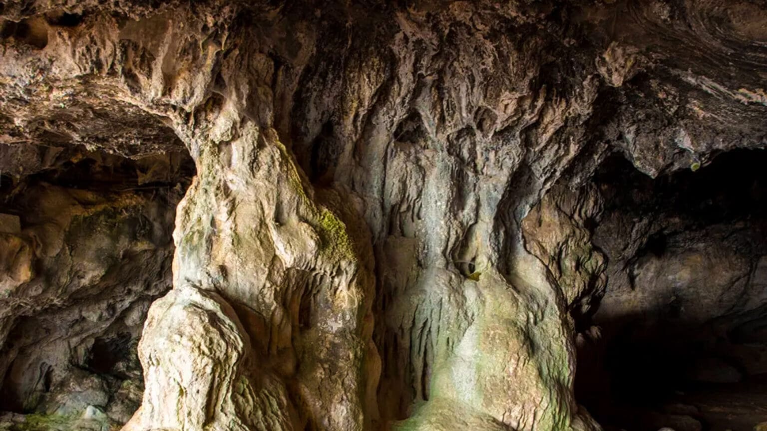 Descubra as grutas e lapas da Arrábida