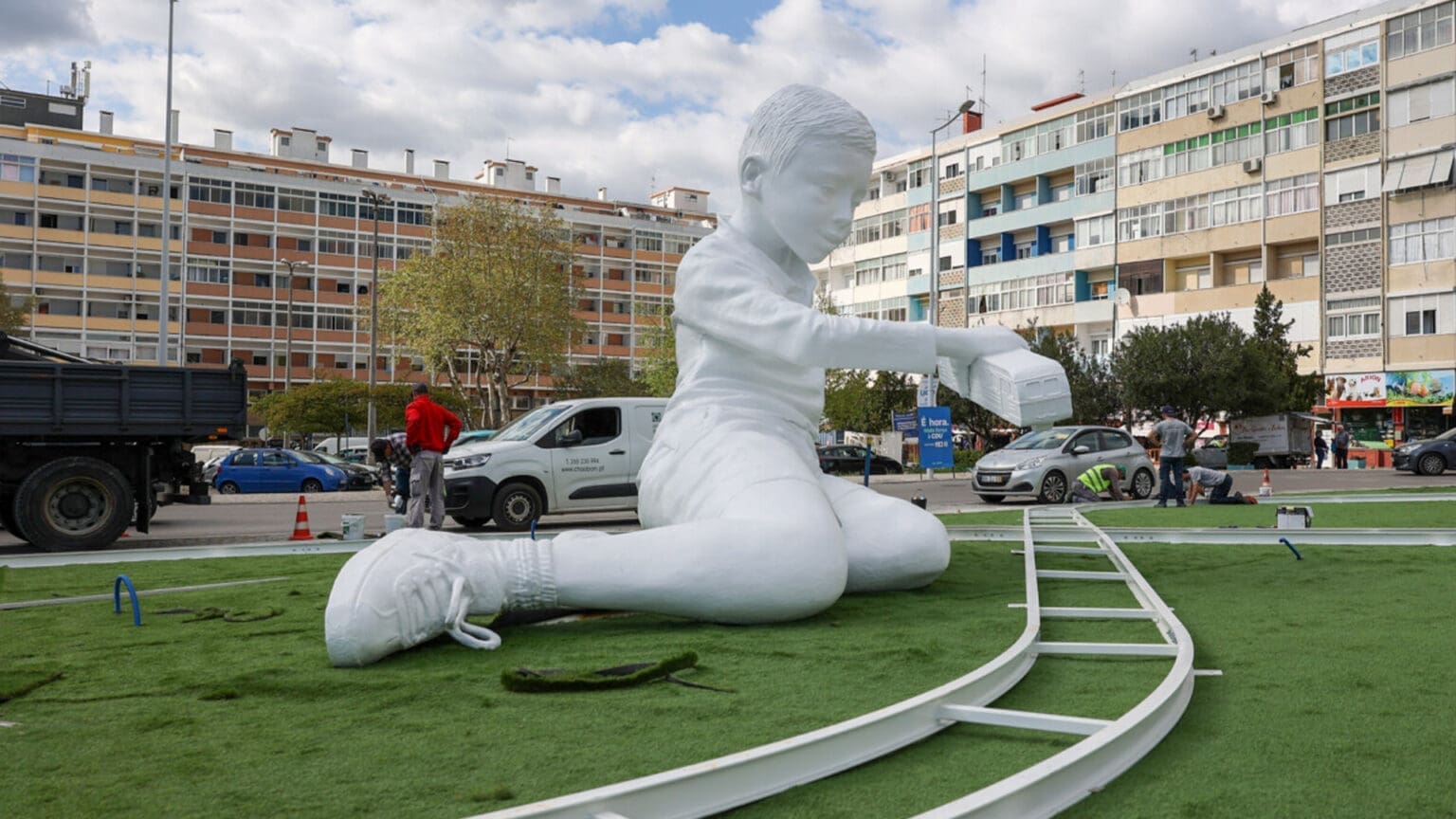 Escultura marca nova fase da Praça do Brasil