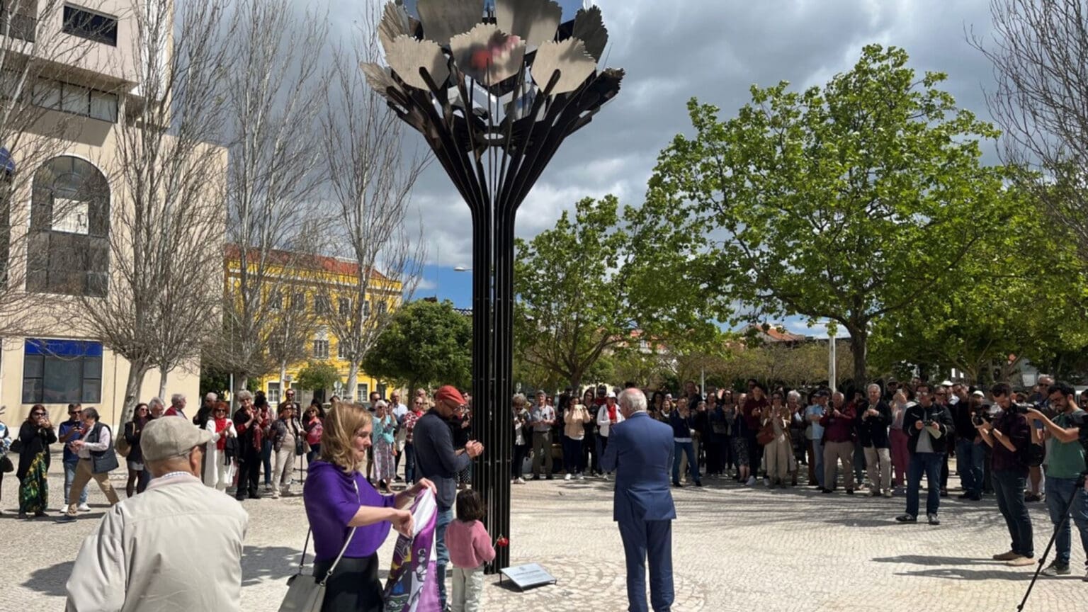 A “Árvore da Liberdade” Celebra os 50 Anos do 25 de Abril em Setúbal