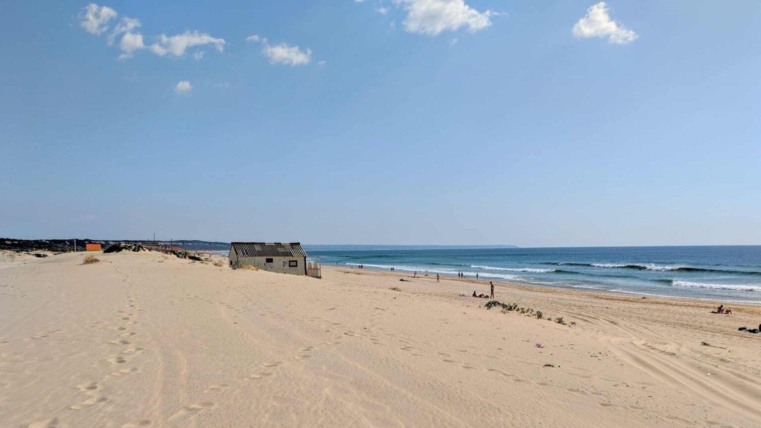 Vá à praia na Margem Sul, com a ajuda da Carris Metropolitana