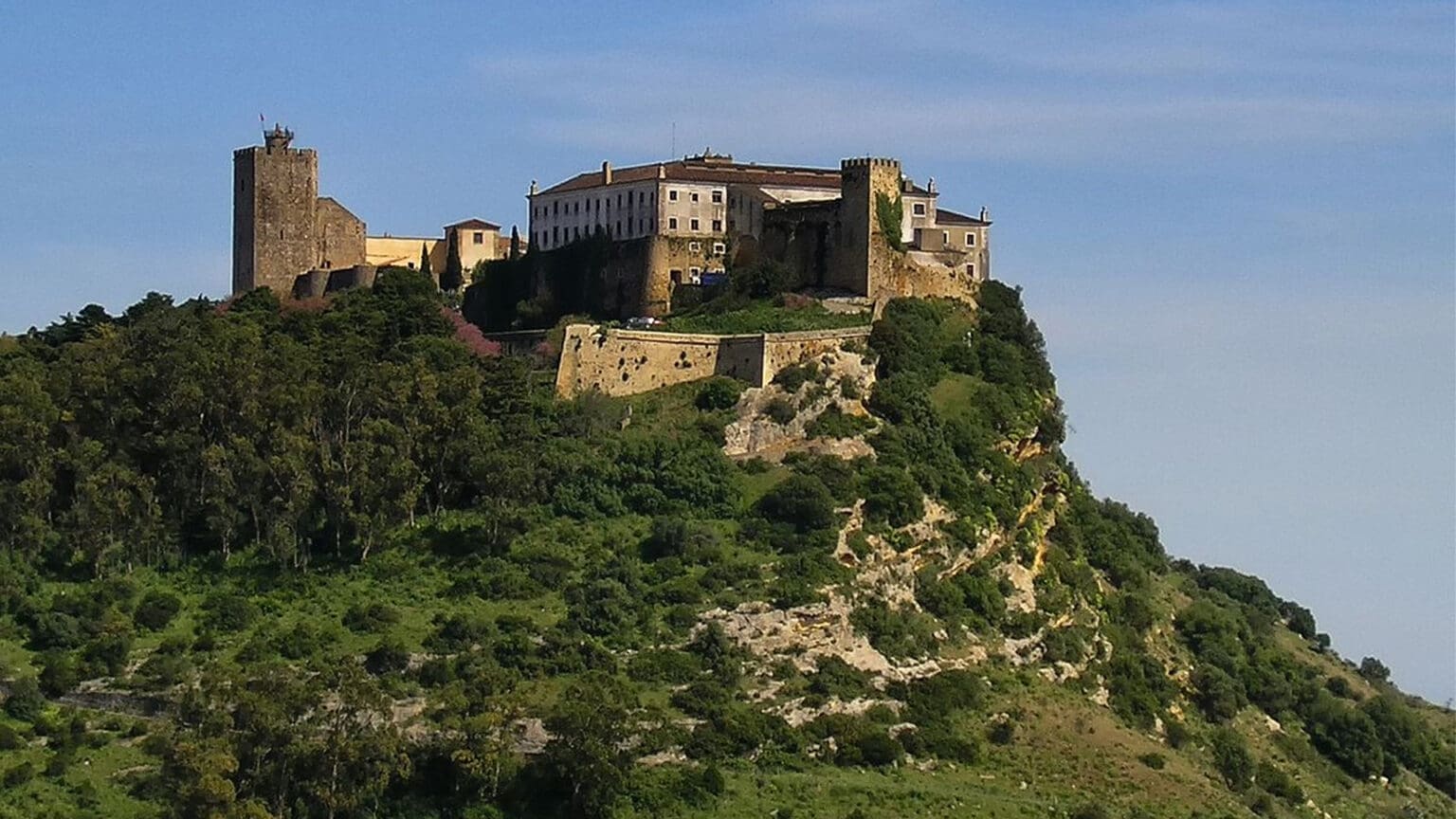 Desvendar os Segredos do Castelo de Palmela: Uma Viagem Imersiva com “A Ordem”