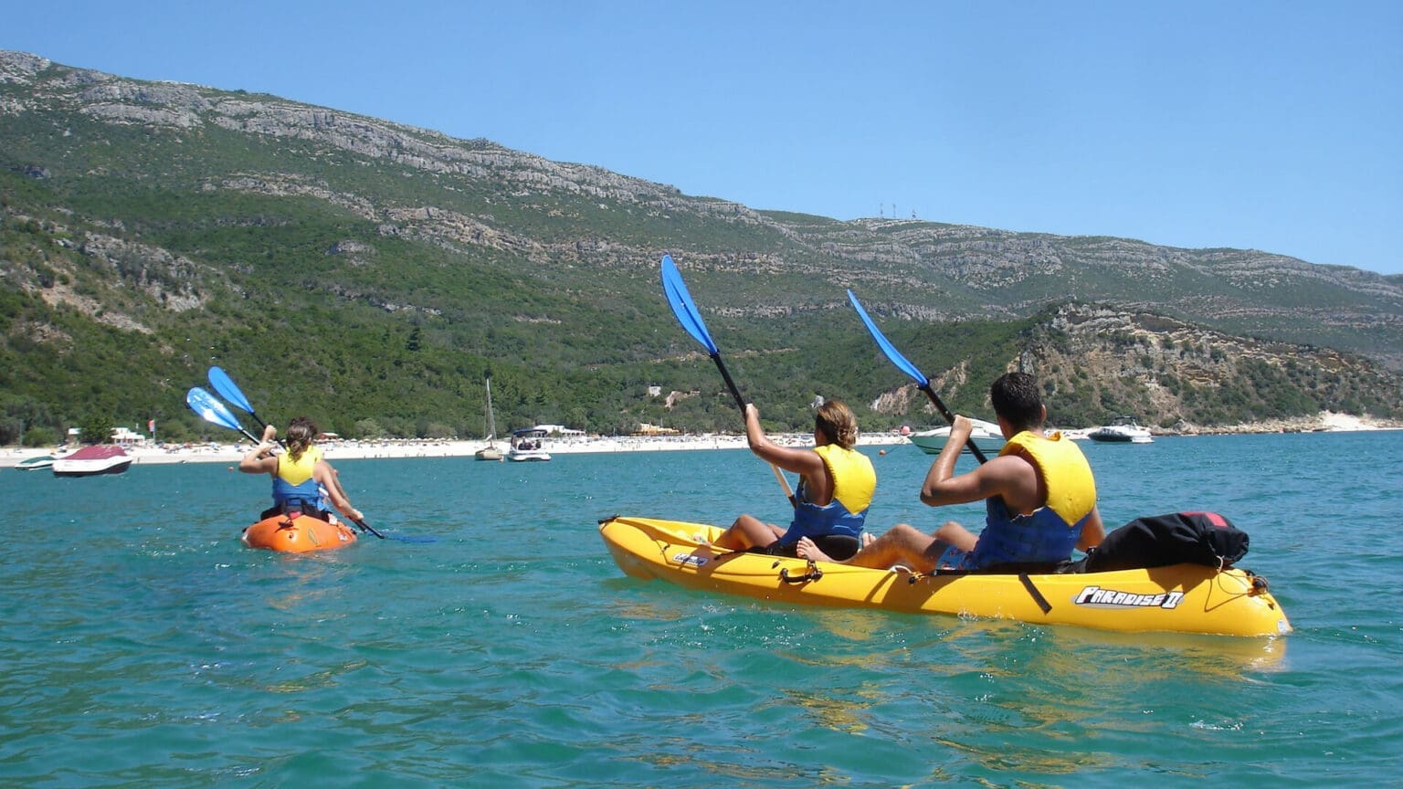 Divirta-se com um dia de canoagem e caminhada na Arrábida