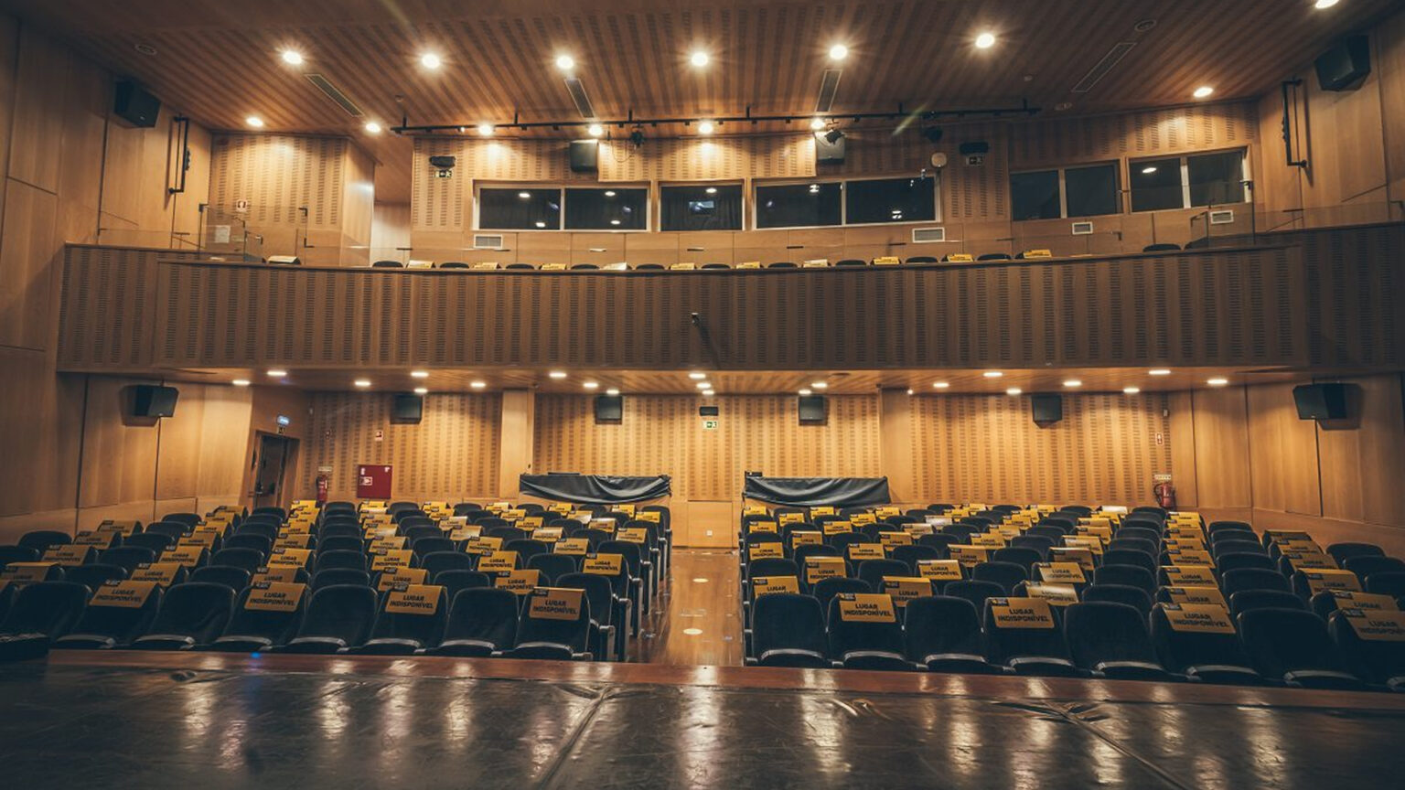 Cineteatro João Mota com Programação Diversificada em Sesimbra