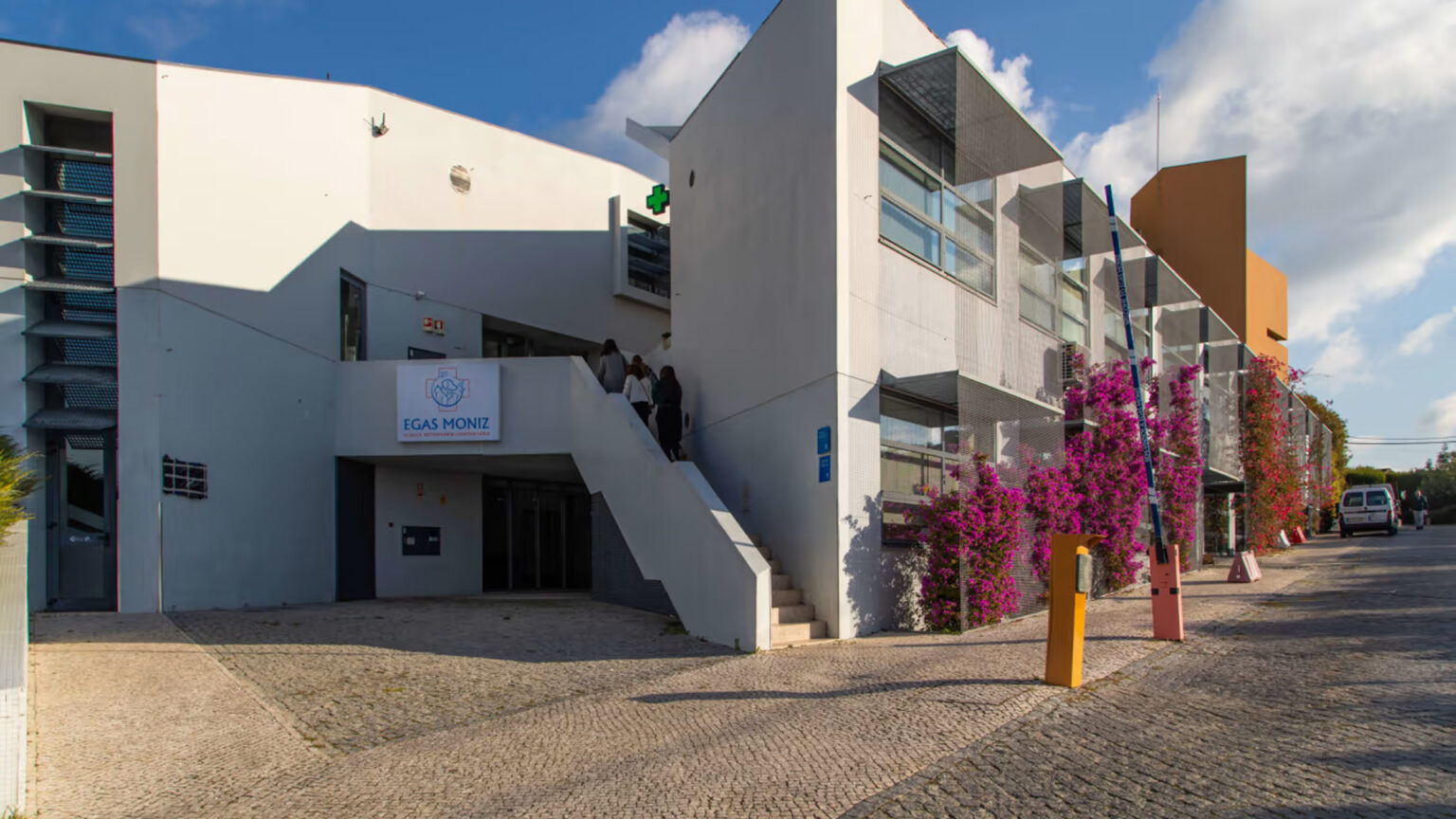 Egas Moniz Inaugura o Primeiro Hospital Veterinário Universitário da Margem Sul